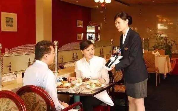 一位90后女服務(wù)員的內(nèi)心獨(dú)白 餐飲服務(wù)，真的沒(méi)前途嗎？