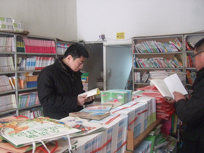 守護開學季 灌南集中清查校園周邊出版物市場 規范圖書租賃經營